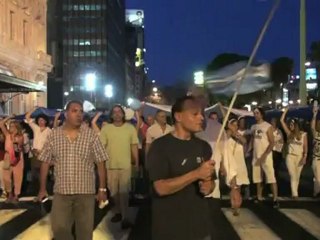 Fitch rebaixa Argentina e projeta default