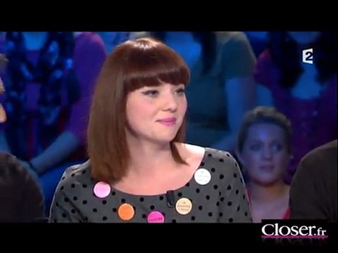 Luce de La Nouvelle Star plaisante sur ses fesses dans On n'est pas couché