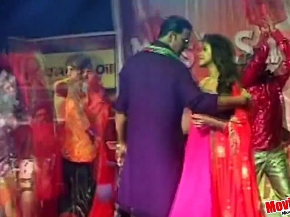'Sari Sari Raat' Akshay Kumar & Asin Live Performance | Khiladi 786 Promotion