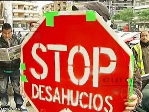 Piden que no desahucien a una familia con hijos en Badalona