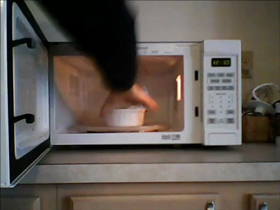 Easy Tip for Cleaning your Microwave