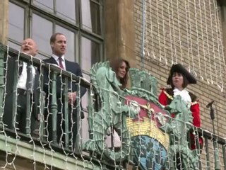 William e Kate visitam Cambridge