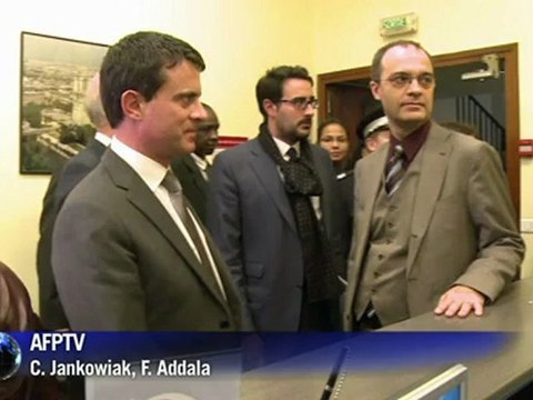 Valls: de nouveaux critères pour régulariser les sans-papiers