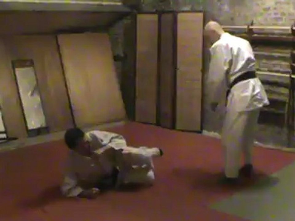 Sol contre debout : garde au sol aggressive