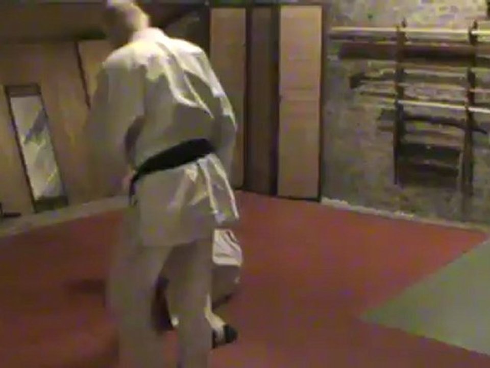 Sol contre debout :  garde au sol et menacer