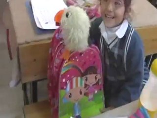 Cumhur Öğretmenin miniminileri kuklalarıyla pek mutlular