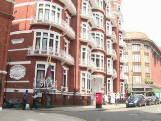 Assange com problemas pulmonares