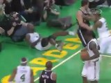 En video: Expulsan a Rondo por iniciar pelea y los Celtics caen 83-95 antes los Nets