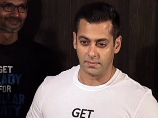 Salman Khan's Big Shopping For Dabangg 2 Crew! - Bollywood News [HD]