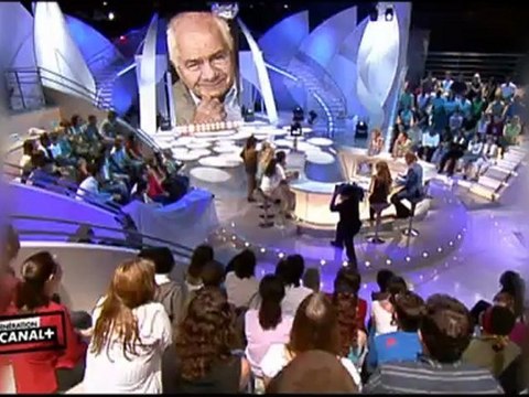 Florence Foresti incarne Myriam , la belle maman possessive, abusive, intrusive...