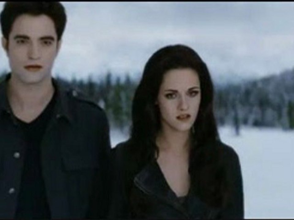 The Twilight Saga Breaking Dawn  online watch www.hdmoviespool.com