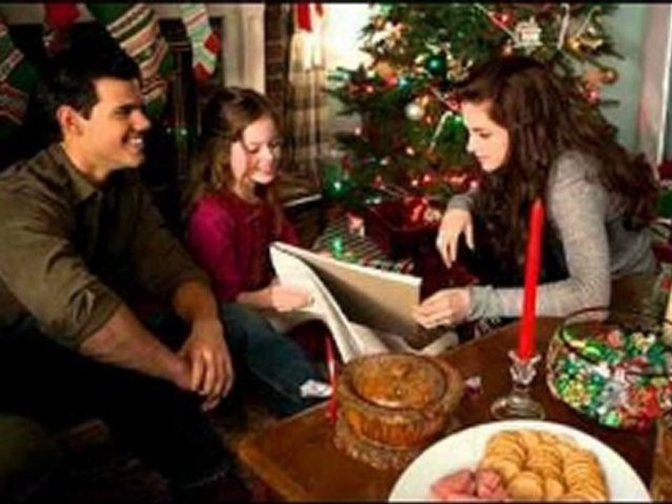 The Twilight Saga Breaking Dawn  online watch www.hdmoviespool.com