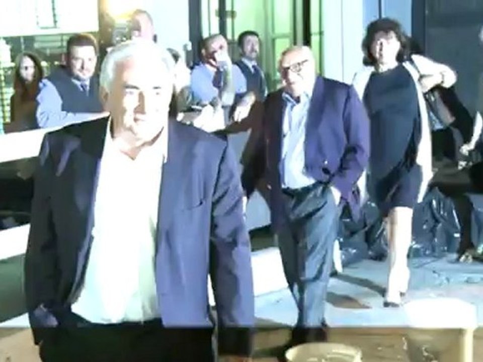 Strauss-Kahn faz acordo com camareira