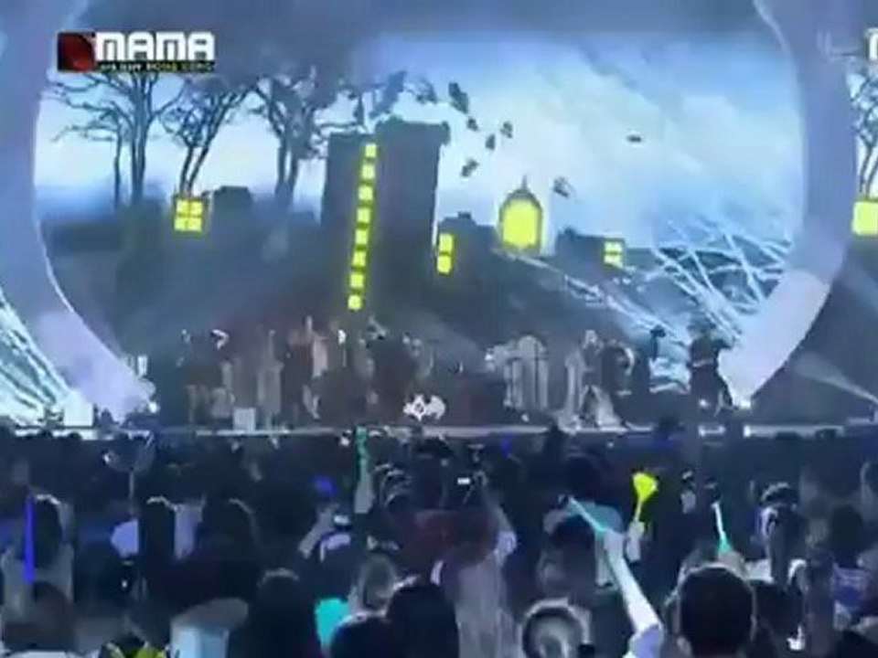 121130 It's Cold Don't Hate Me - Lee Hi & Epik High Stage