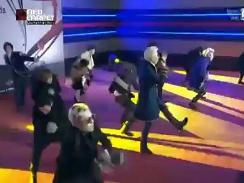 121130 Nilili manbo - Block B Red Carpet Performance M A M A