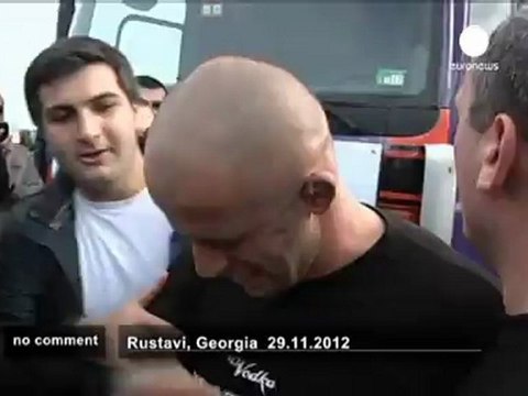 Georgia man pulls truck with his ear - no comment