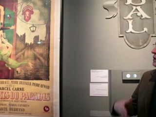 Jacques Ayroles présente les affiches des "Enfants du Paradis"