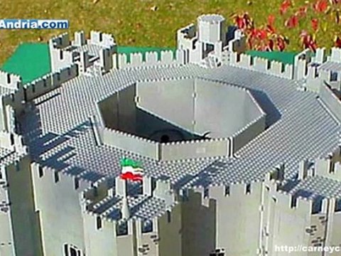 Il Castel del Monte costruito con mattoncini LEGO (Castle of the Mount in LEGO bricks)