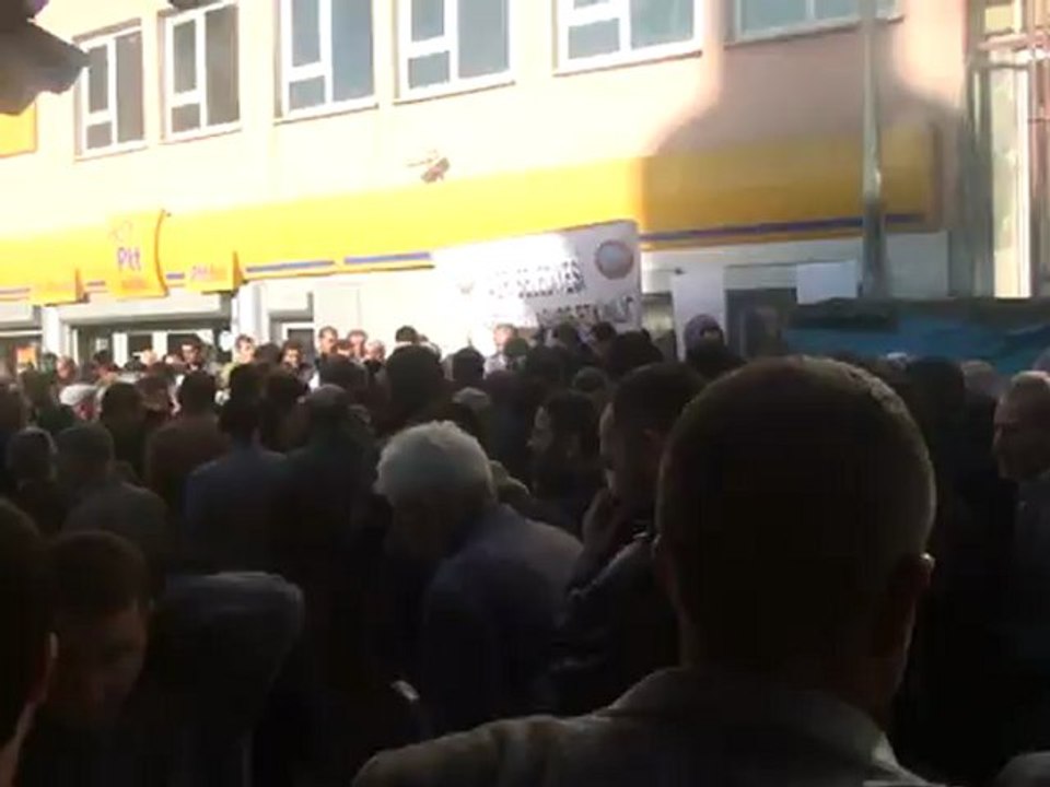 yıkmaz efe ve mesut gökçe Ağrı belediyesi aşüre ikramnında