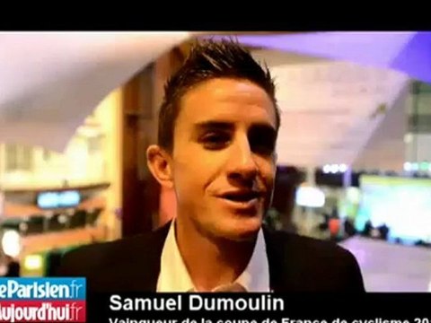 Deux cylistes affrontent deux chevaux à Vincennes