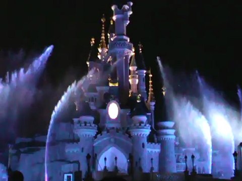 Disneyland Paris - Magic Everywehre Christmas (Castle Lighting)