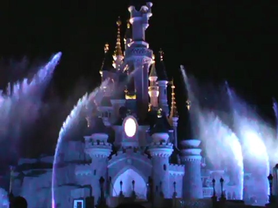 Disneyland Paris - Magic Everywehre Christmas (Castle Lighting)