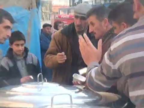 efe ve gökçe Ağrı Belediyesi Aşüre Dağıtımında