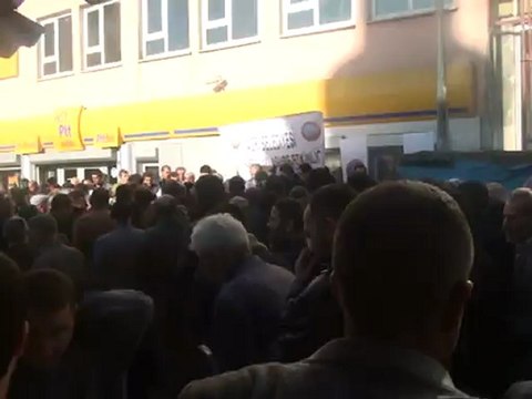 efe ve gökçe Ağrı Belediyesi Aşüre Dağıtımında