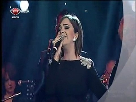 Esra İçöz ~ Sigaramın Dumanına Sarsam Saklasam Seni