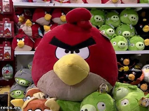 Centenares de fans inauguran la primera tienda de Angry Birds en España