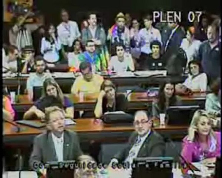 Dep Fed Jean Wyllys revela a demagogia do Pastor Malafaia JATINHO na Comissao da Camara 27/11/2012