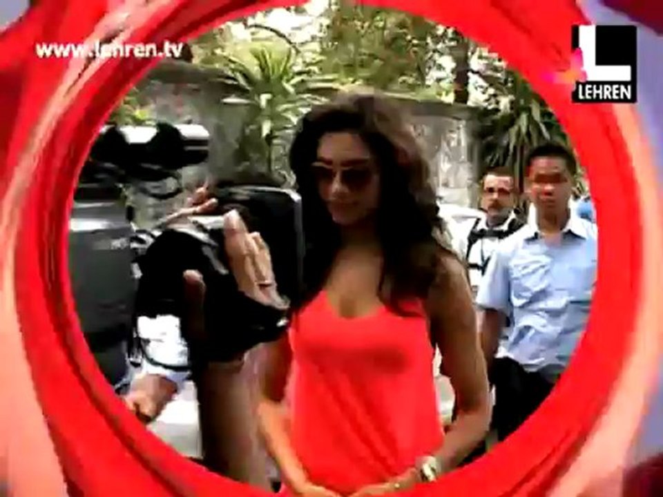 Deepika Beats Kareena
