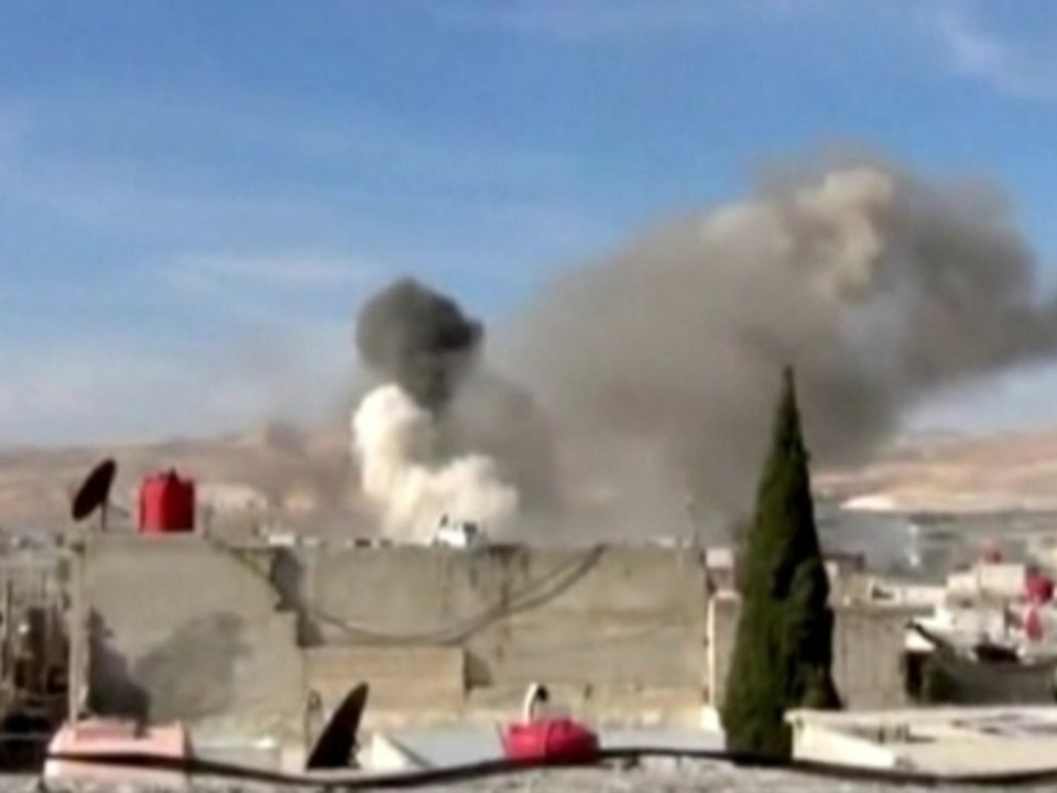 Syrian opposition says government is using cluster bombs