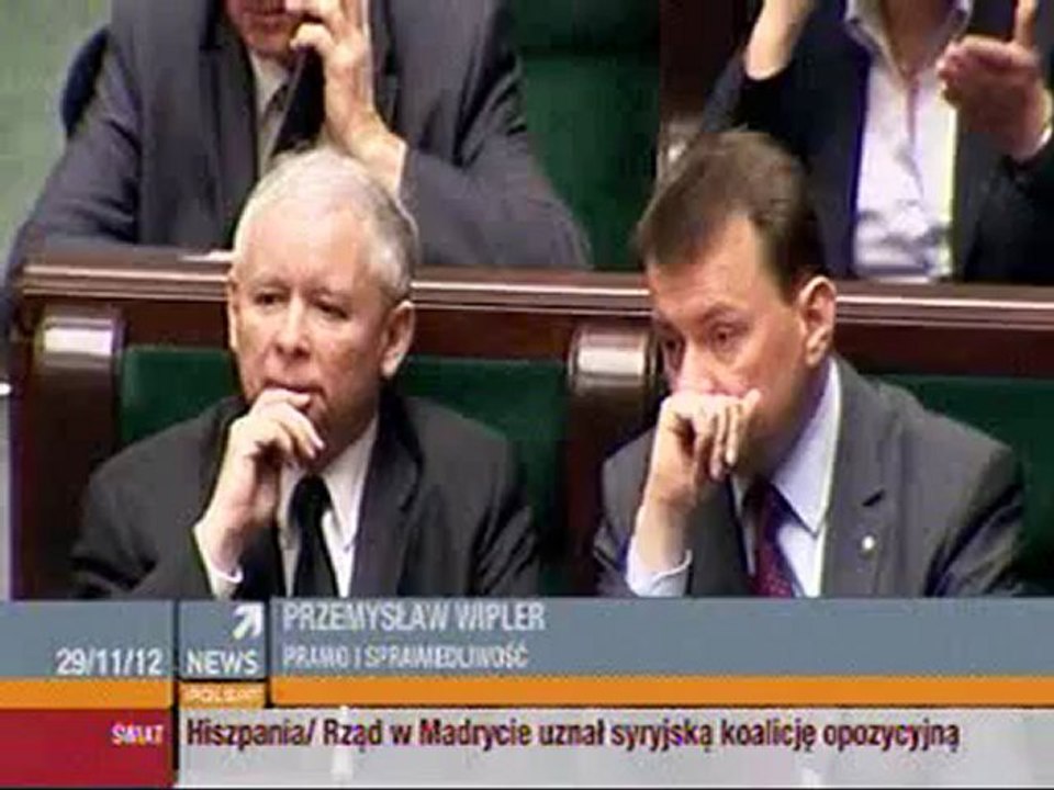 PiS remisuje z PO w najnowszym sondażu TNS