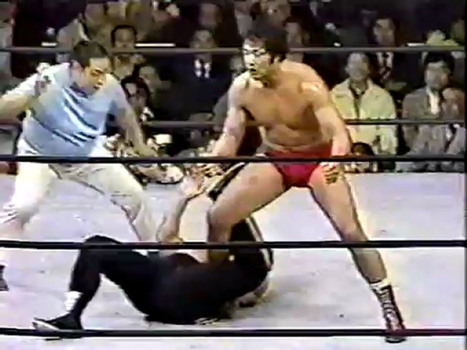 Jumbo Tsuruta Vs Rusher Kimura (AJPW 3-28-75)