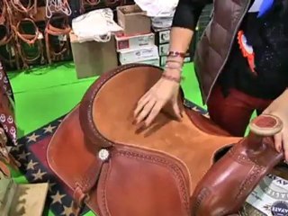 Santiag et chapeau de cow-boy au salon du cheval