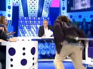 Damien Bayser ( jonathan Lambert ) drague Xéria Tchoumitcheva !!