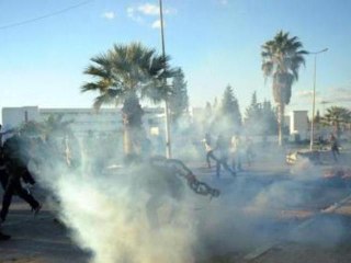 Violent clashes in Tunisia rage on