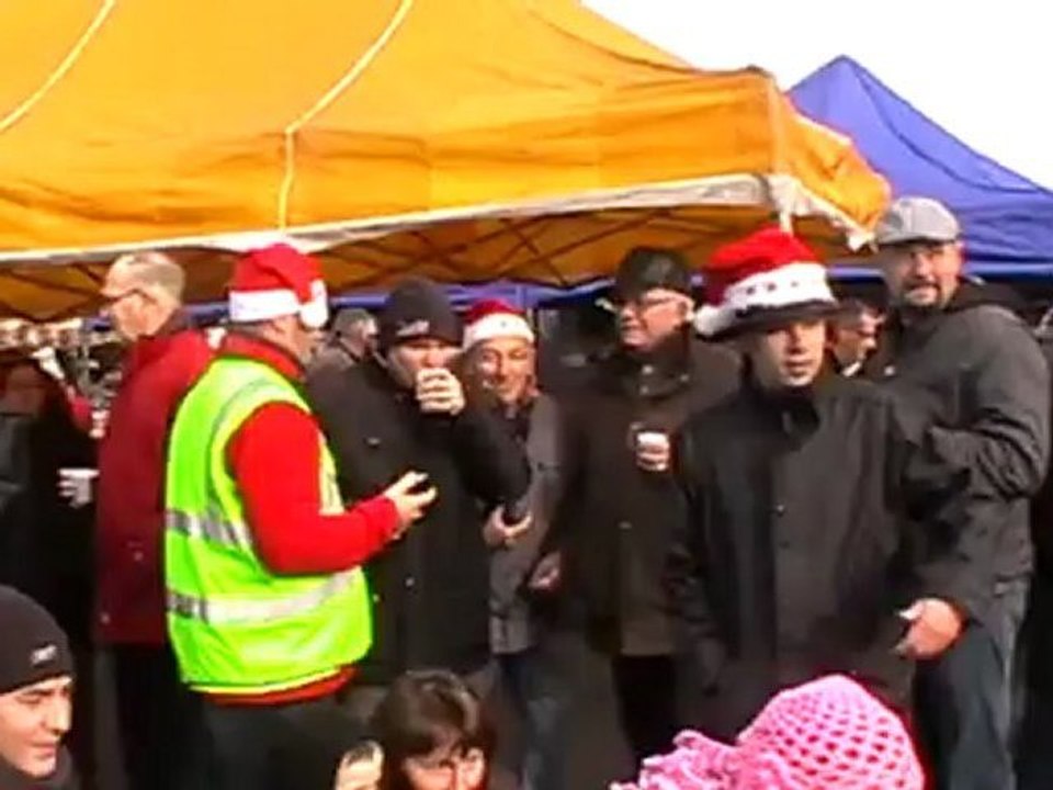 VESOUL : LE PERE NOEL SUR L'EXPOSITION DE VEHICULES NOSTALGIE 70