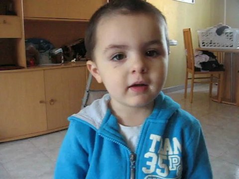 Théo chante Petit Papa Noël 011212