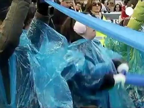 Disabili in piazza a Madrid contro l'austerità