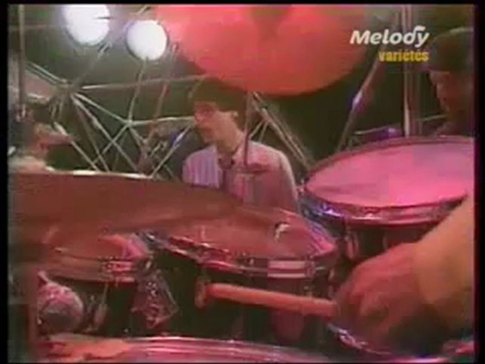 -Daniel Balavoine (1981) chante: ""Lipstick polychrome""