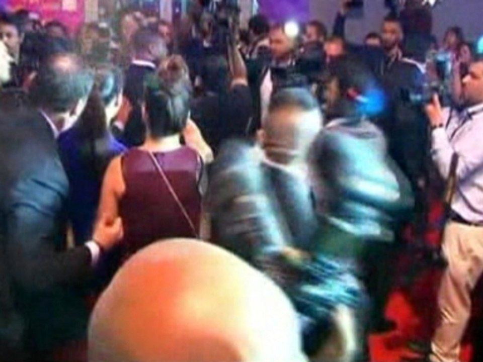 Kardashian stirs crowd; "Twilight" still shines