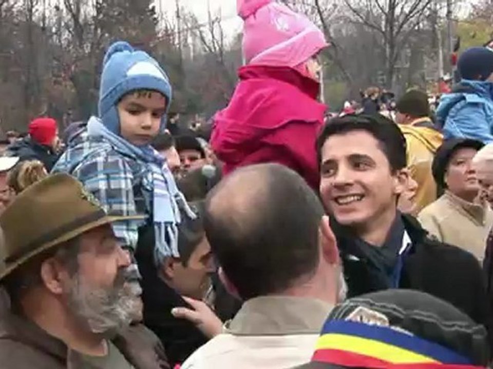 Basescu Huiduit de ziua Natinala a Romanei - Parada militara din Bucuresti(1.Dec.2012)