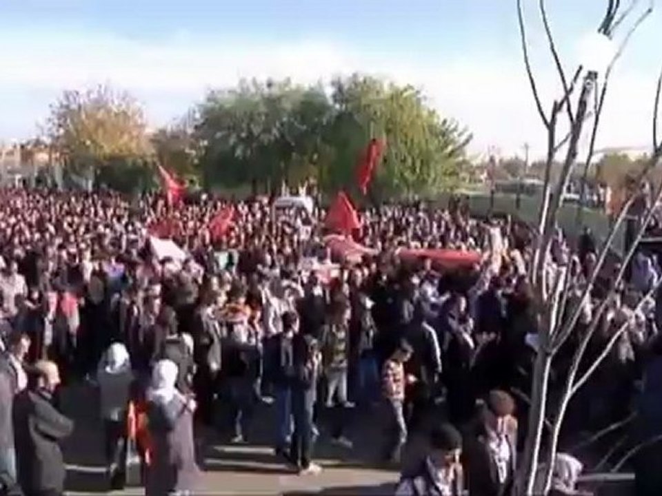 Kurds clash with Turkish police