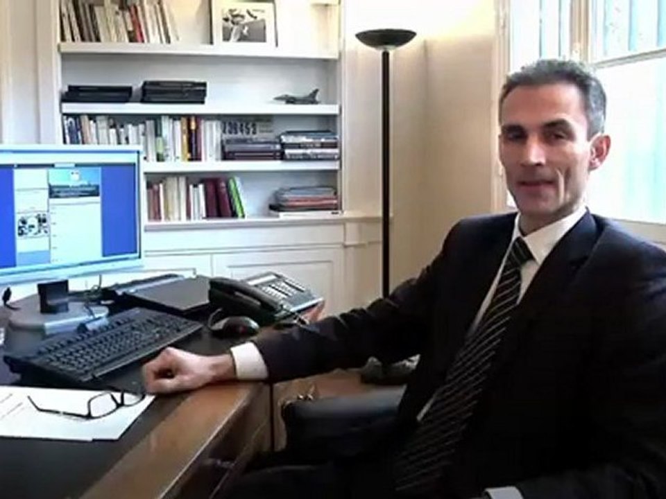 Le porte-parole du Quai d'Orsay répond aux internautes sur Twitter (29.11.12)