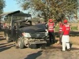 Pakistan bomb blast kills police officers