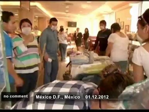 Protestors clash with police as Mexico... - no comment