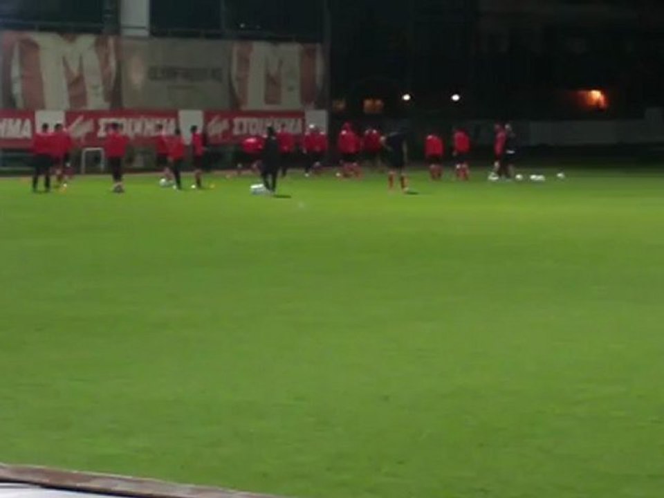 Η προπόνηση του Ολυμπιακού πριν από τον αγώνα με την Άρσεναλ (4)