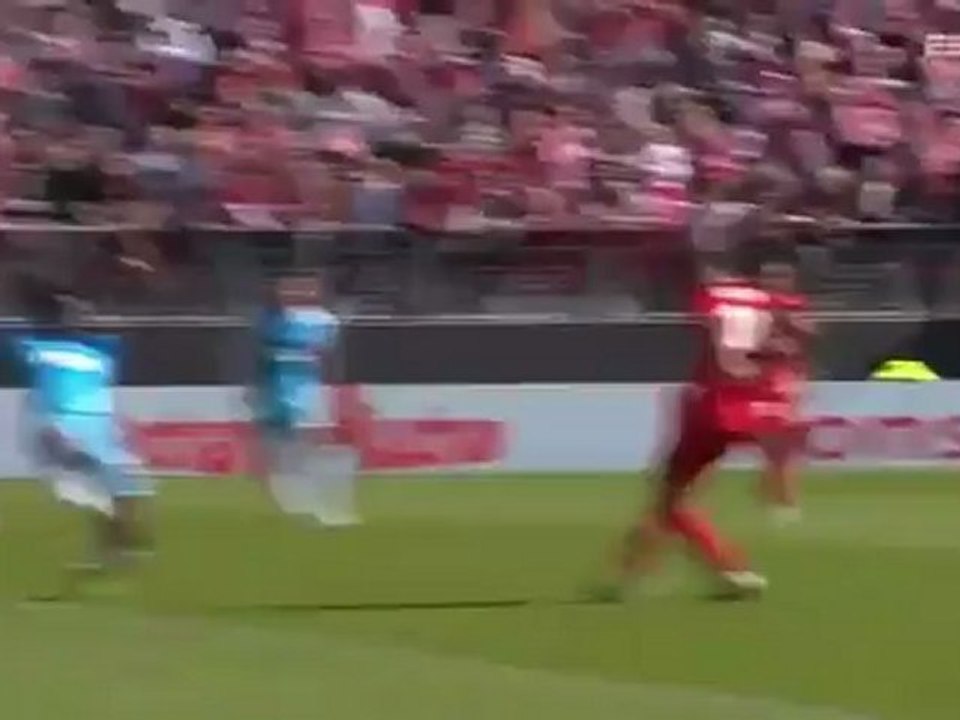[Funny Soccer] Mandanda's ground throw